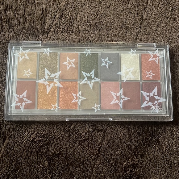 KVD Beauty Planet Fanatic Fully Recyclable Eyeshadow Palette - Picture 4 of 8